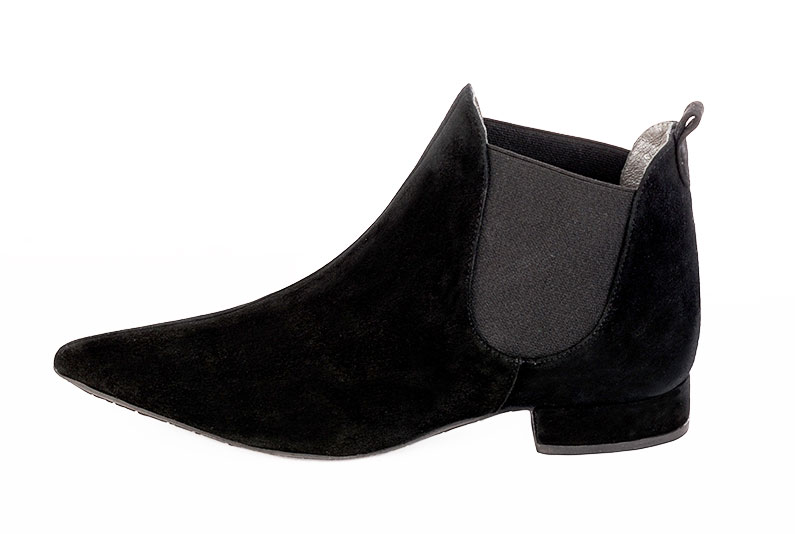 Matt black women's ankle boots, with elastics. Pointed toe. Flat block heels. Profile view - Florence KOOIJMAN
